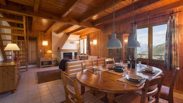 ์ฌ๋ (4 Bedrooms) | ํ๋ฉด๋