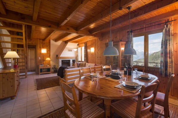 Chalet (4 Bedrooms) | Denah