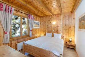 Chalet (4 Bedrooms) | 4 makuuhuonetta, silitysrauta/-lauta, vauvan matkasänky, ilmainen Wi-Fi