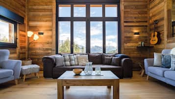 Chalet (4 Bedrooms) | Front of property