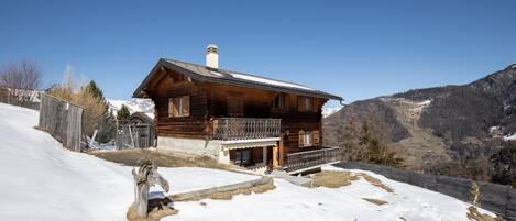 Chalet (5 Bedrooms) | Front of property