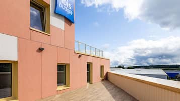 Standard-huoneisto, 1 parisänky ja vuodesohva | Työpöytä, pimennysverhot, äänieristys, ilmainen Wi-Fi