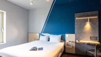 Double Room | Desk, blackout drapes, free WiFi