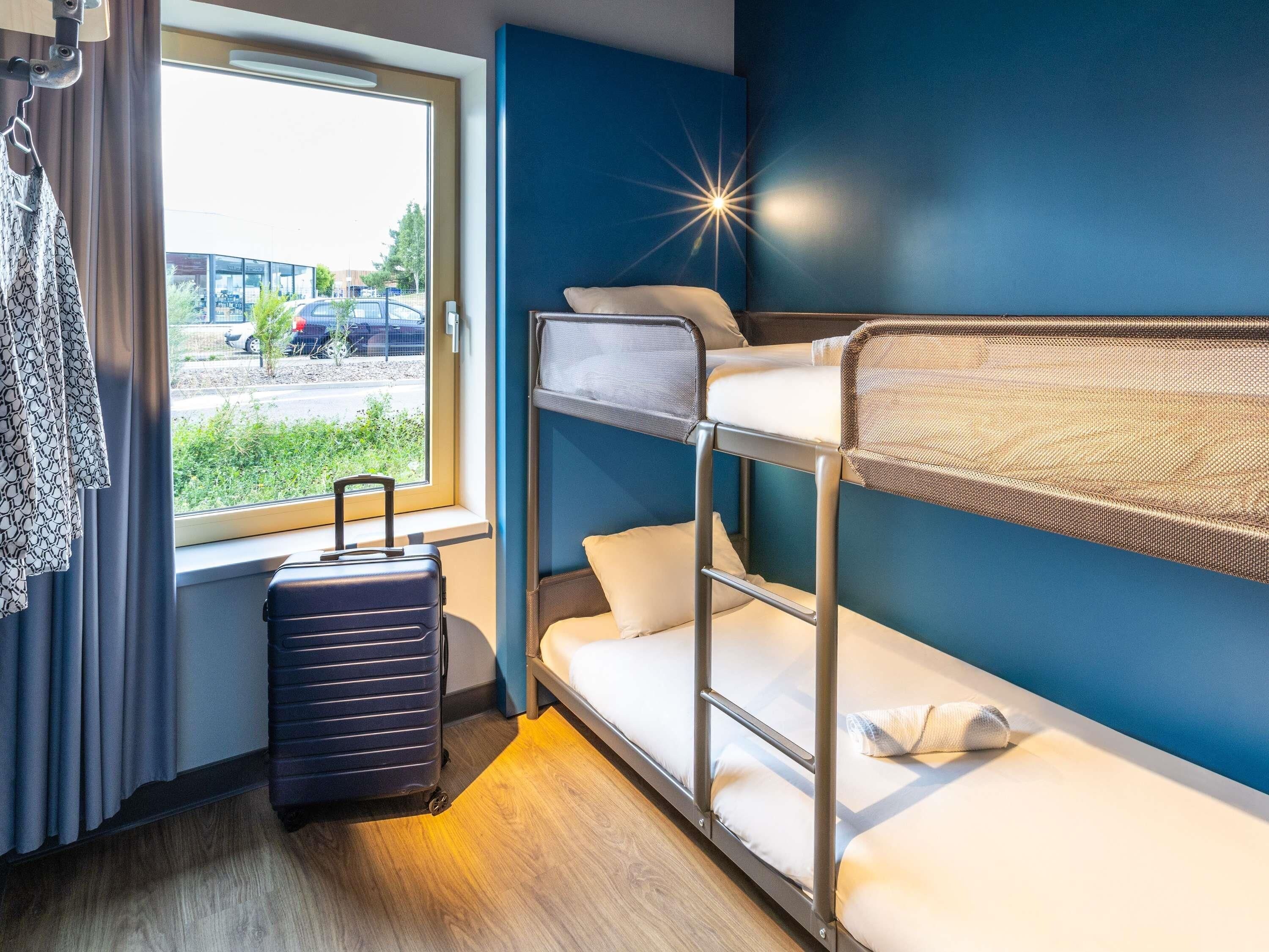 Skrivebord, blendingsgardiner, lydisolert og wi-fi (inkludert)