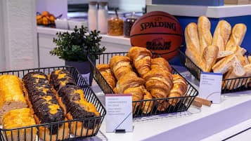 Päivittäinen buffetaamiainen (9.90 EUR per henkilö)