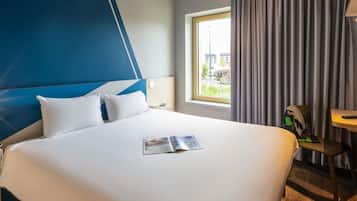 Desk, blackout drapes, free WiFi