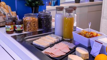 Daily buffet breakfast (EUR 9.90 per person)