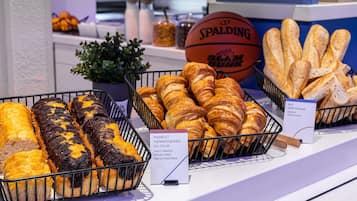 Daily buffet breakfast (EUR 9.90 per person)