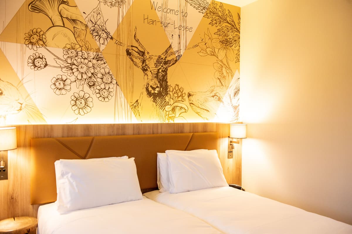 classic room, 2 single beds | minibar, in-room safe, desk, blackout curtains