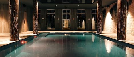 Indoor pool, pool loungers