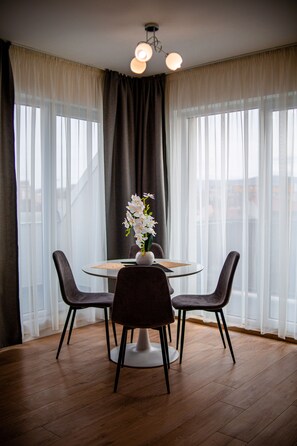 Dining - Private cozy attic in Cluj-Napoca central area ! (Cluj-Napoca)