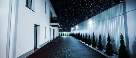 المنطقة المحيطة بالمنشأة