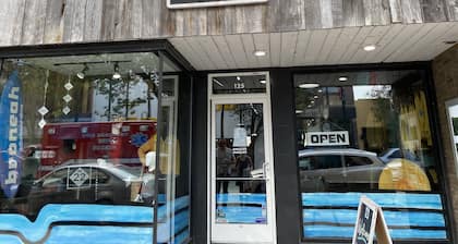 Downtown Traverse City -perfect location - Walking distance to everything!