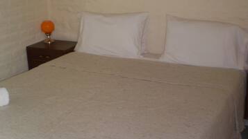 Standard Room | Minibar, in-room safe, individually decorated, individually furnished