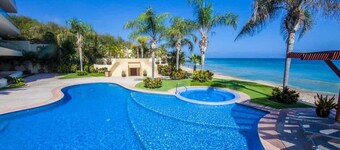 Luxury Oceanfront Condo & Infinity Pool