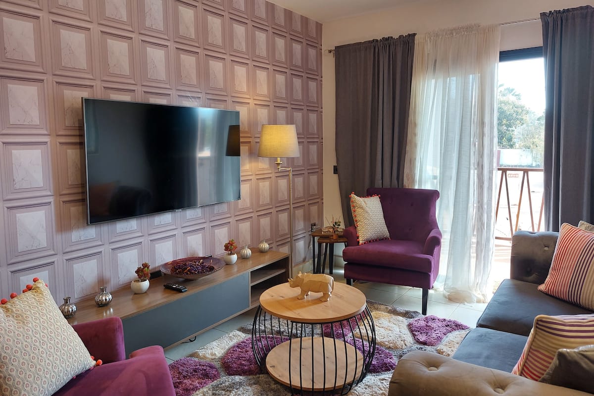 Departamento Premium, 2 habitaciones, para no fumadores, balcón (F7) | Área de sala de estar | Smart TV