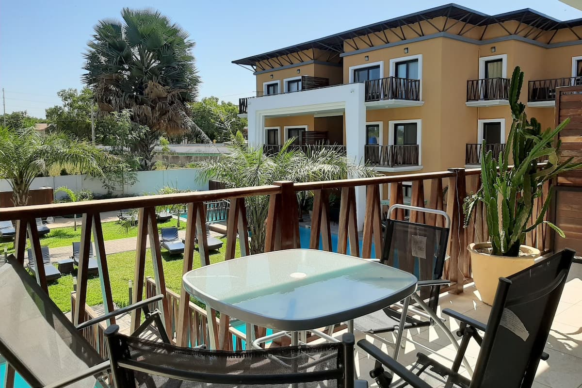 Departamento Confort, 1 cama Queen size, para no fumadores, vista a la alberca (C5) | Vista del balcón