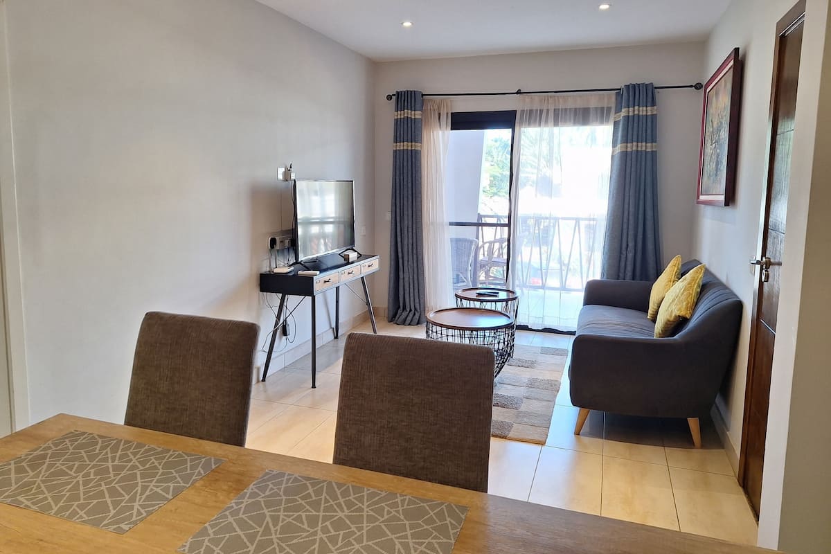 Apartamento Confort, no fumadores, balcón (C6) | Zona de estar | Una Smart TV