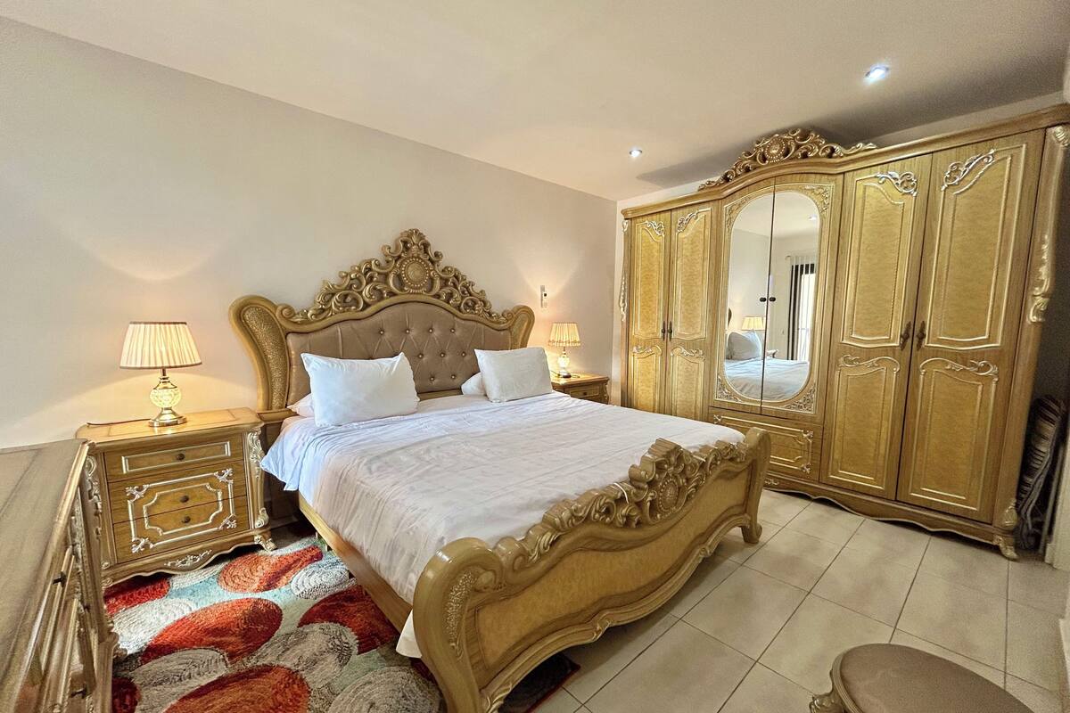 Apartamento romántico, 2 habitaciones, no fumadores, balcón (F12) | 1 dormitorio, decoración individual, mobiliario individual