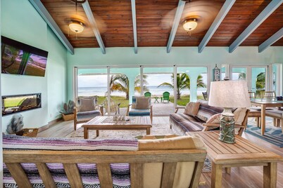 Modern Four Bedroom Home ON THE BEACH in Grand Bahama