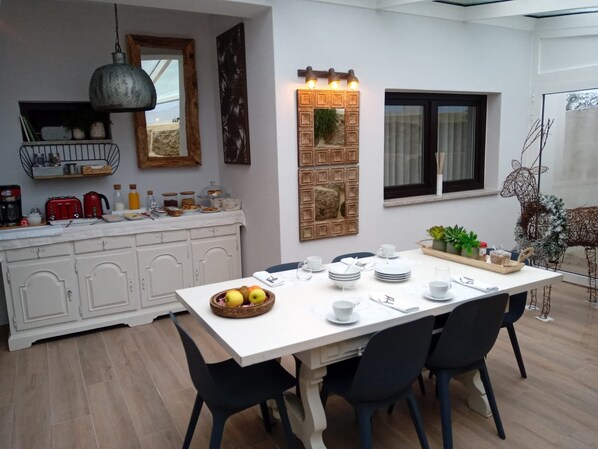 Kamar Double Deluks (1) | Area keluarga | TV layar datar