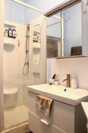 Hair dryer, towels