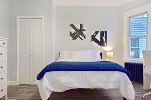 2 bedrooms, desk, iron/ironing board, WiFi