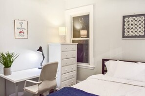 2 bedrooms, desk, iron/ironing board, WiFi