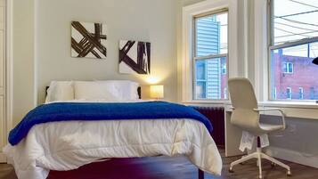 2 bedrooms, desk, iron/ironing board, WiFi