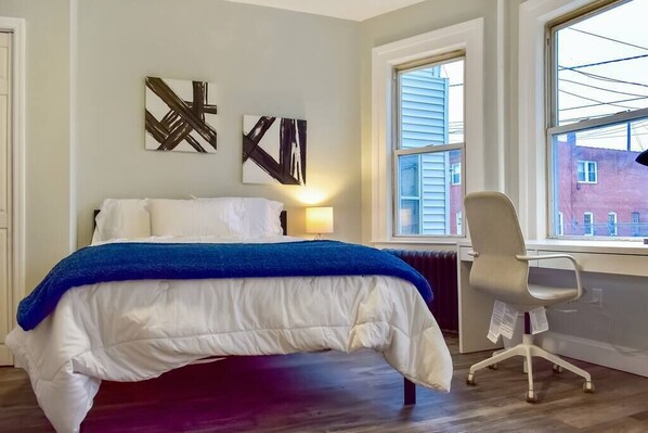 2 habitaciones, escritorio, tabla de planchar con plancha y wifi 