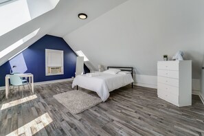 4 habitaciones, tabla de planchar con plancha, wifi y ropa de cama