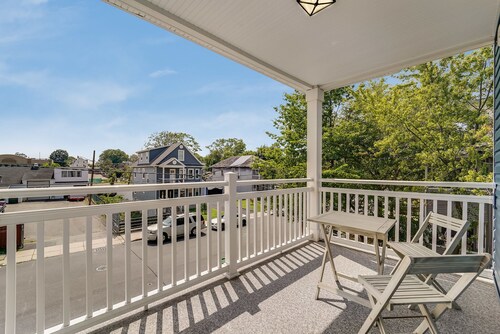 4BR/2BA Duplex Apt in Downtown Montclair w/Parking