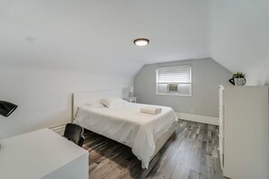 4 bedrooms, iron/ironing board, WiFi, bed sheets