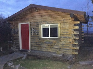 Exterior - Earthsong Lodge - FAMLY (Healy)
