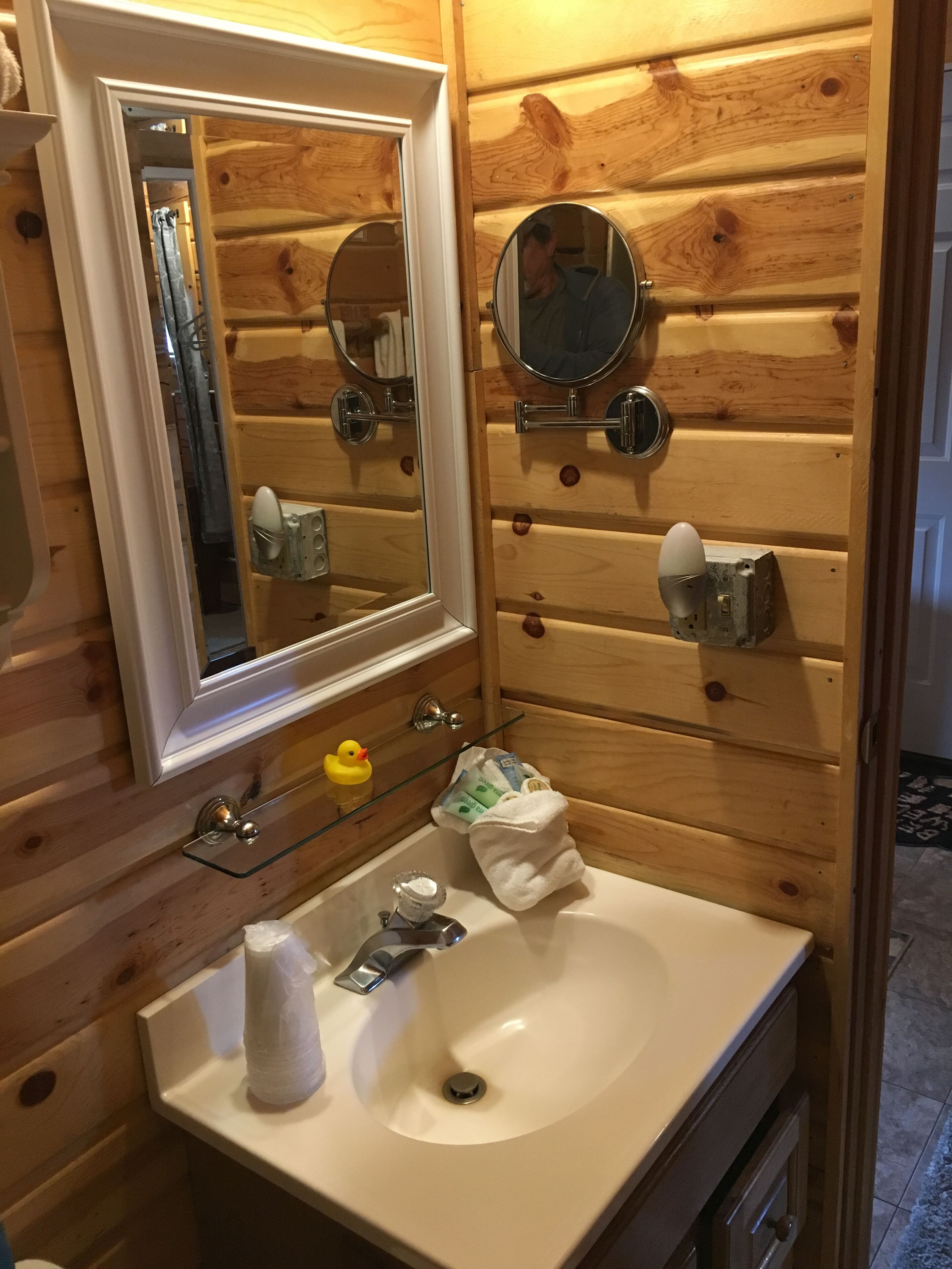 Sèche-cheveux, serviettes fournies