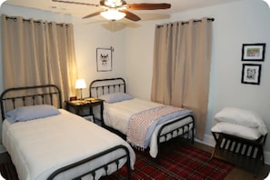 2 chambres, fer et planche à repasser, Wi-Fi, draps fournis