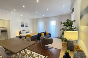Studio, Terrace | Living area | 32-inch Smart TV with cable channels, TV - MyTrip Porto (Matosinhos)