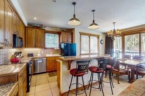 Fridge, microwave, oven, stovetop - Spacious, ski-in/out townhome with hot tub, fireplace & heated garage (Breckenridge)