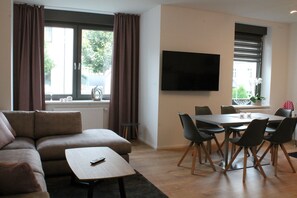 TV, peis, bordtennis og bøker