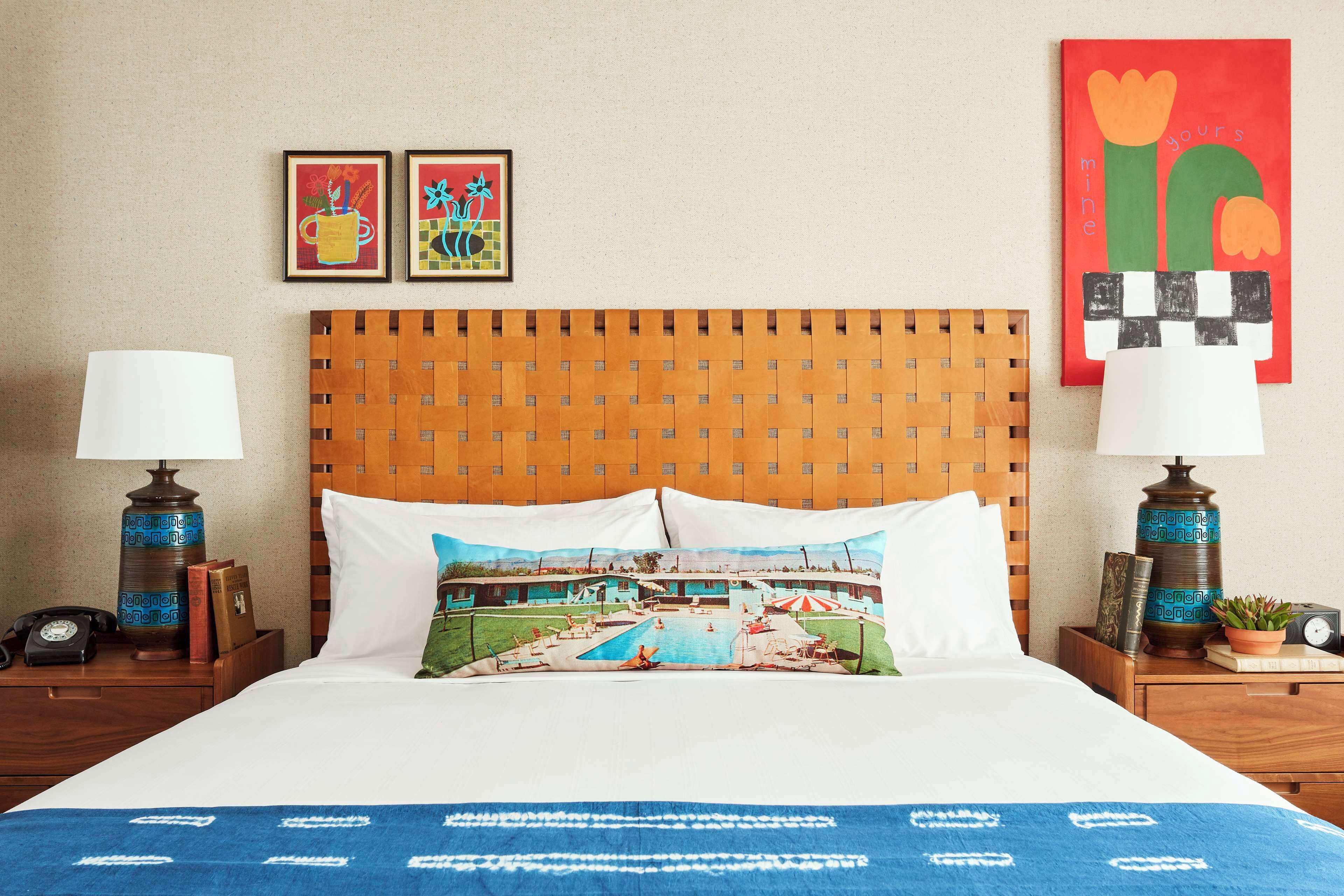 客房, 1 张特大床 (Graduate) | 客房内保险箱、特色装修、特色家居、办公桌