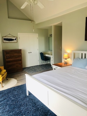 4 bedrooms, iron/ironing board, free WiFi, bed sheets