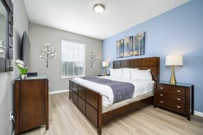 3 bedrooms, iron/ironing board, travel crib, free WiFi - Epic Universe Beautiful Lakeview Condo, Vista Cay Orlando - 3013 (Orlando)