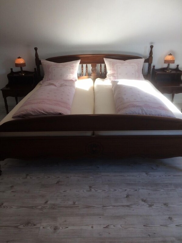 2 bedrooms, WiFi, bed sheets