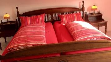 2 bedrooms, WiFi, bed sheets