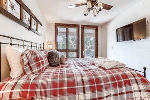 2 habitaciones, tabla de planchar con plancha, internet y ropa de cama