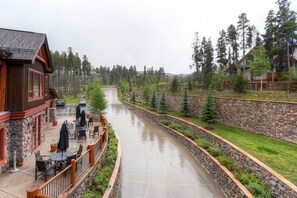 Outdoor dining - Luxury ski-in/out condo with pool, hot tubs, gym, game room & prime location (Breckenridge)