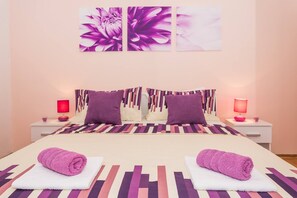 2 bedrooms, iron/ironing board, WiFi, bed sheets