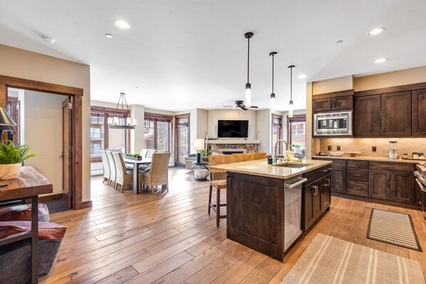 Fridge, microwave, oven, stovetop - Downtown condo with pool, hot tubs & gym - walk to lifts, near everything (Breckenridge)