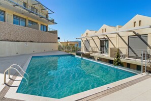 حمّام سباحة خارجي