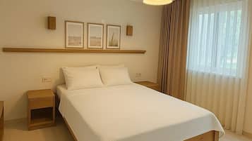 Escritorio y ropa de cama